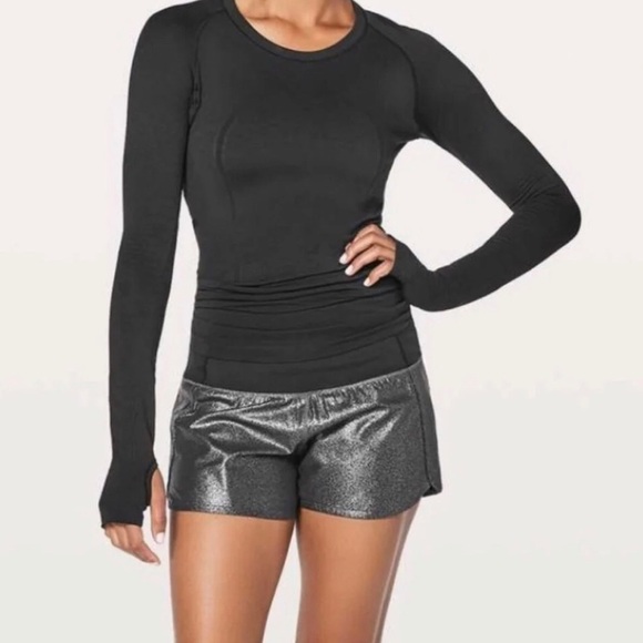 Lululemon Run Times Short II 4" Silver Luminosity Foil - Picture 4 of 11
